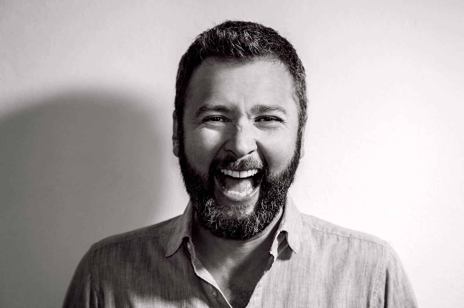 Nicola Bortolotti: la passione per il teatro tra disciplina, impegno e tradizione