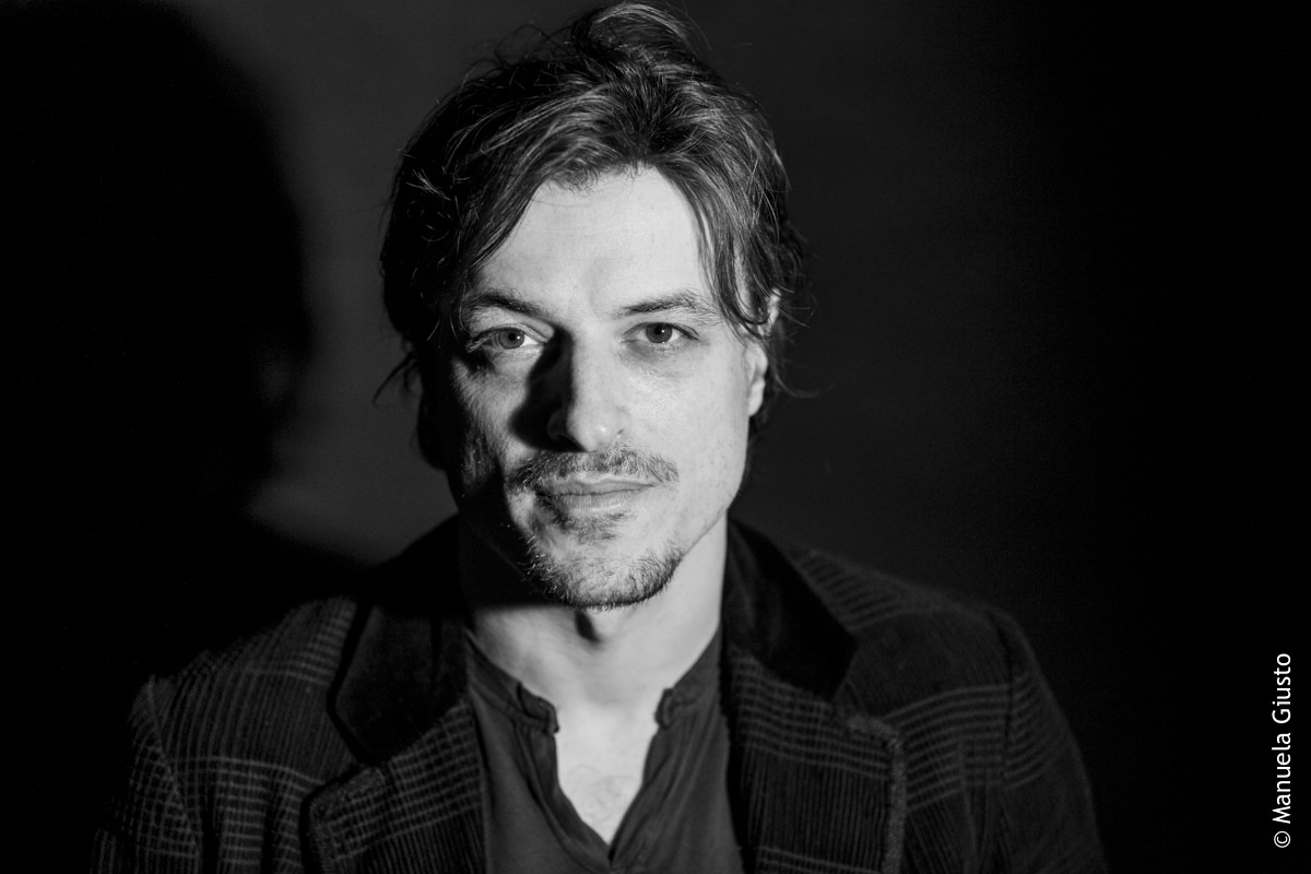 Alessandro Averone e l’amore per la recitazione: “Il teatro è un luogo di scoperta”