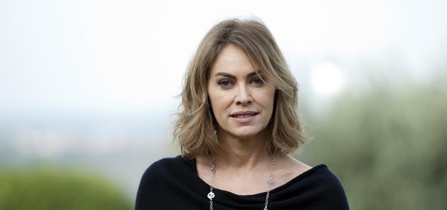 Elena Sofia Ricci: “Io donna in costante evoluzione e perennemente in viaggio”