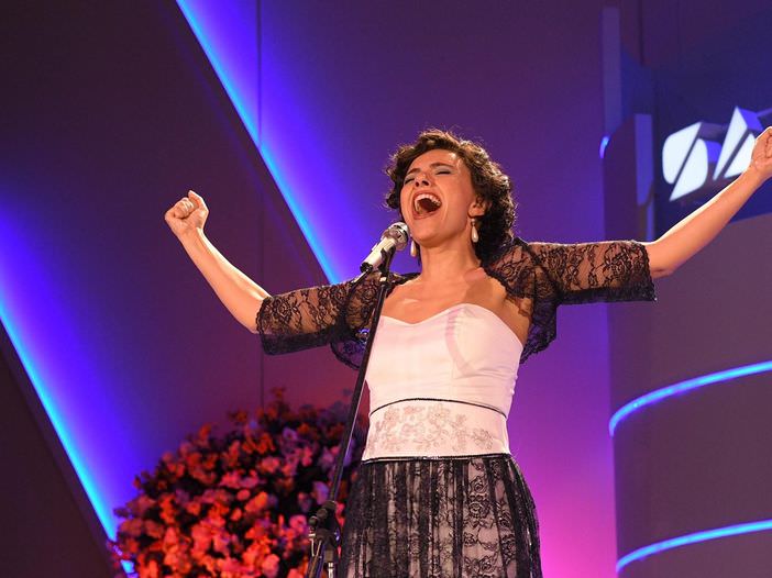 “Io sono Mia”, l’omaggio a Mia Martini che precede Sanremo e che arriva dritto al cuore