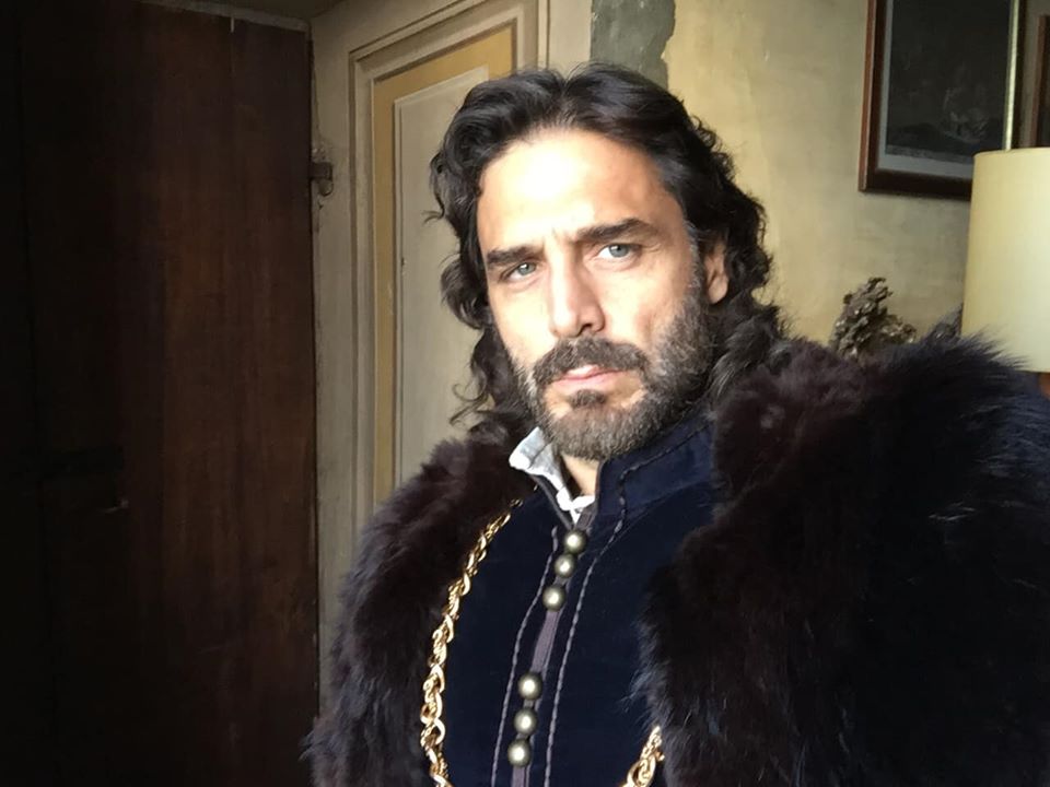 Daniele Pecci tra palco e fiction: “Il mio amore, ricambiato, per il teatro”