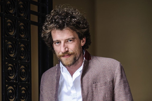 Maurizio Lastrico, l’amore per la recitazione tra fiction e teatro