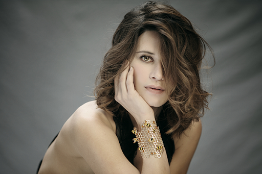 La forza di essere donna. Valentina Cervi a teatro con “La strada che va in città”