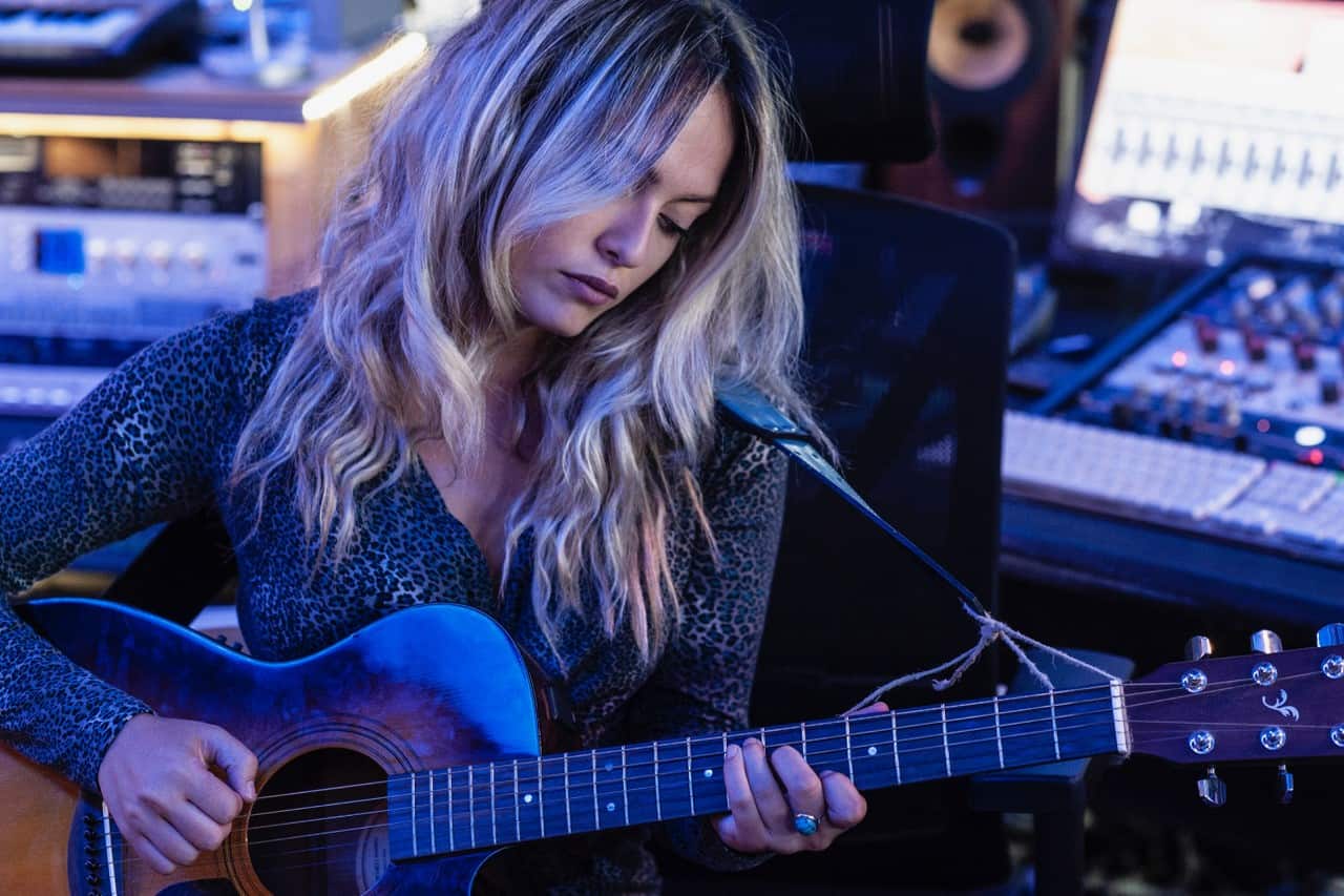 “Lento lento”, di Chiara Castiglione: “La musica può salvarci”