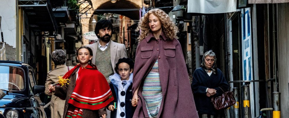 La Mostra del cinema di Venezia apre con “Lacci”