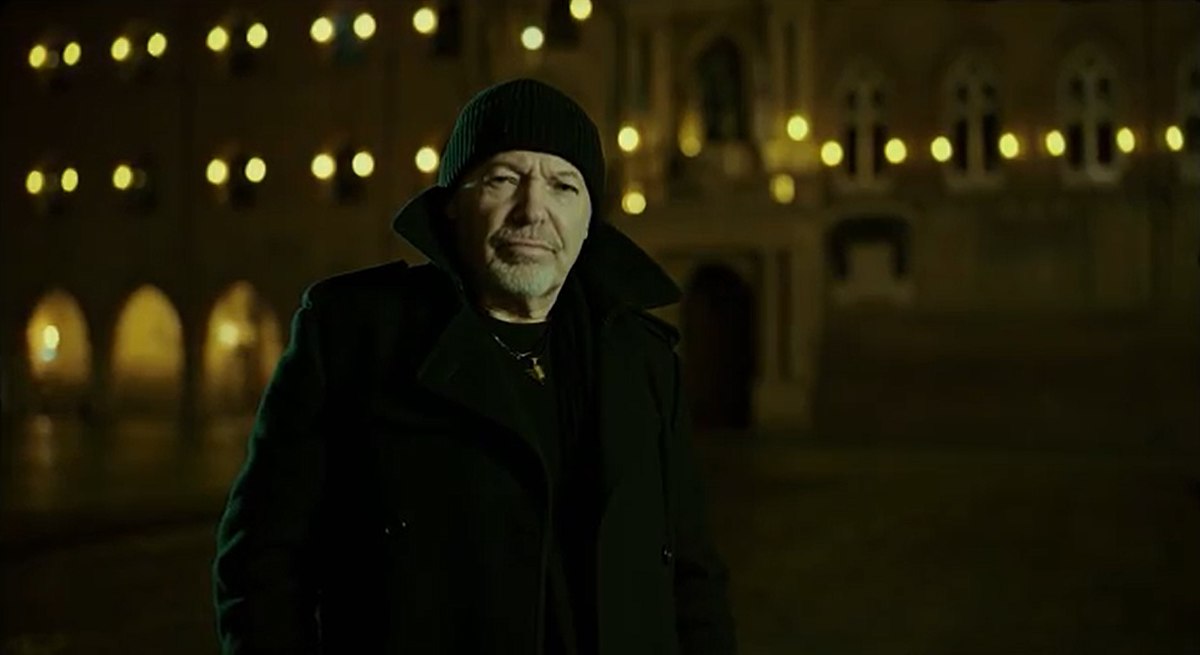 “Una canzone d’amore buttata via” di Vasco Rossi in vetta alle classifiche