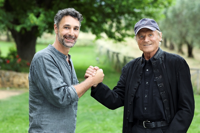 Terence Hill lascia Don Matteo: attesa per Raoul Bova