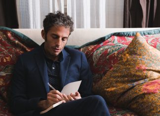 APOCALISSE DI UN CYBERNAUTA di Tommaso Agnese APOCALISSE DI UN CYBERNAUTA di Tommaso Agnese in libreria