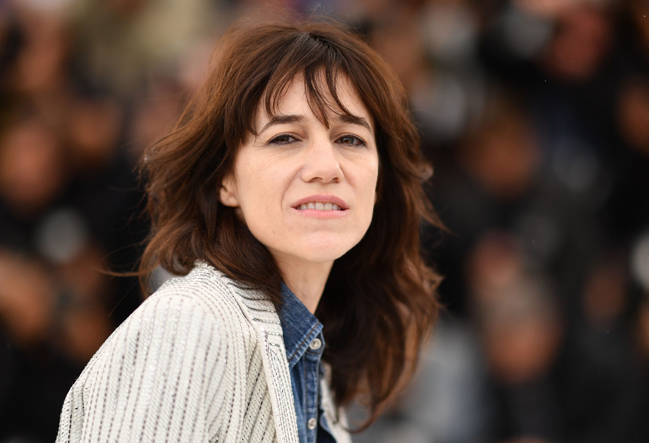Attrice, cantante e ora anche regista, artista eclettica e provocatoria di fama internazionale CHARLOTTE GAINSBOURG torna al cinema