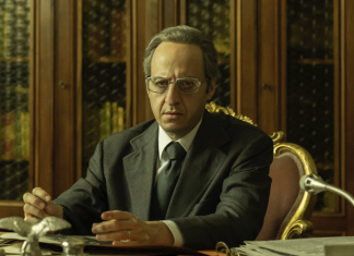 FAUSTO RUSSO ALESI in “Esterno Notte” FAUSTO RUSSO ALESI, attore impegnato con "Esterno Notte" e non solo: «Credo ancora nel valore sorprendente dell'incontro»