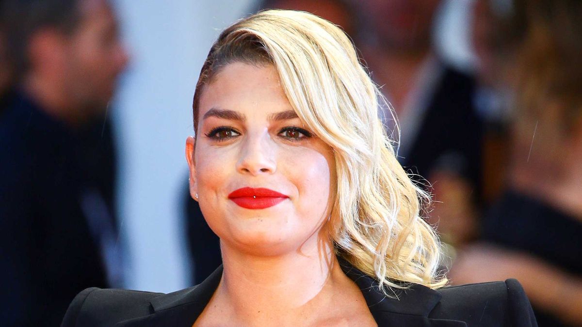 &ldquo;Mezzo mondo&rdquo; di Emma Marrone