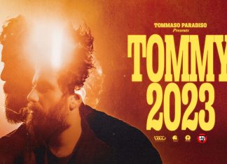 Tommaso Paradiso – BLU GHIACCIO TRAVOLGENTE TOMMASO PARADISO presenta BLU GHIACCIO TRAVOLGENTE